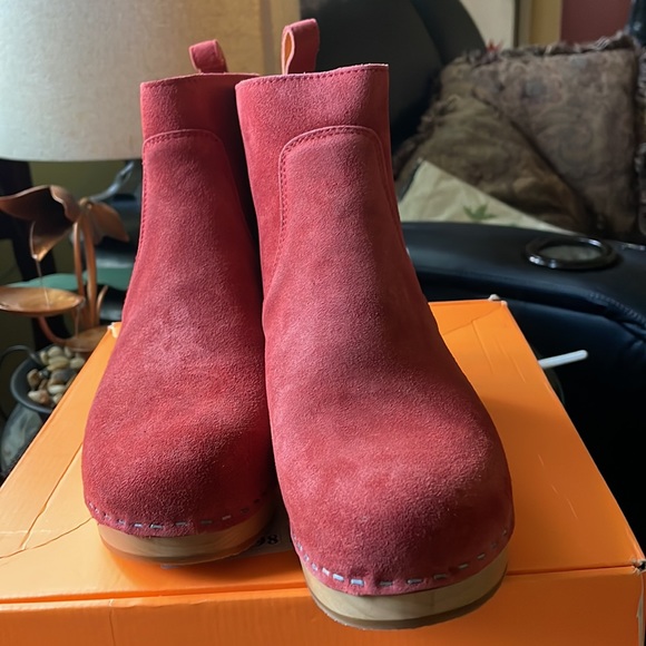 NEW Swedish Hasbeens Zip It.                       Rost W (red-orange color) - Picture 2 of 4